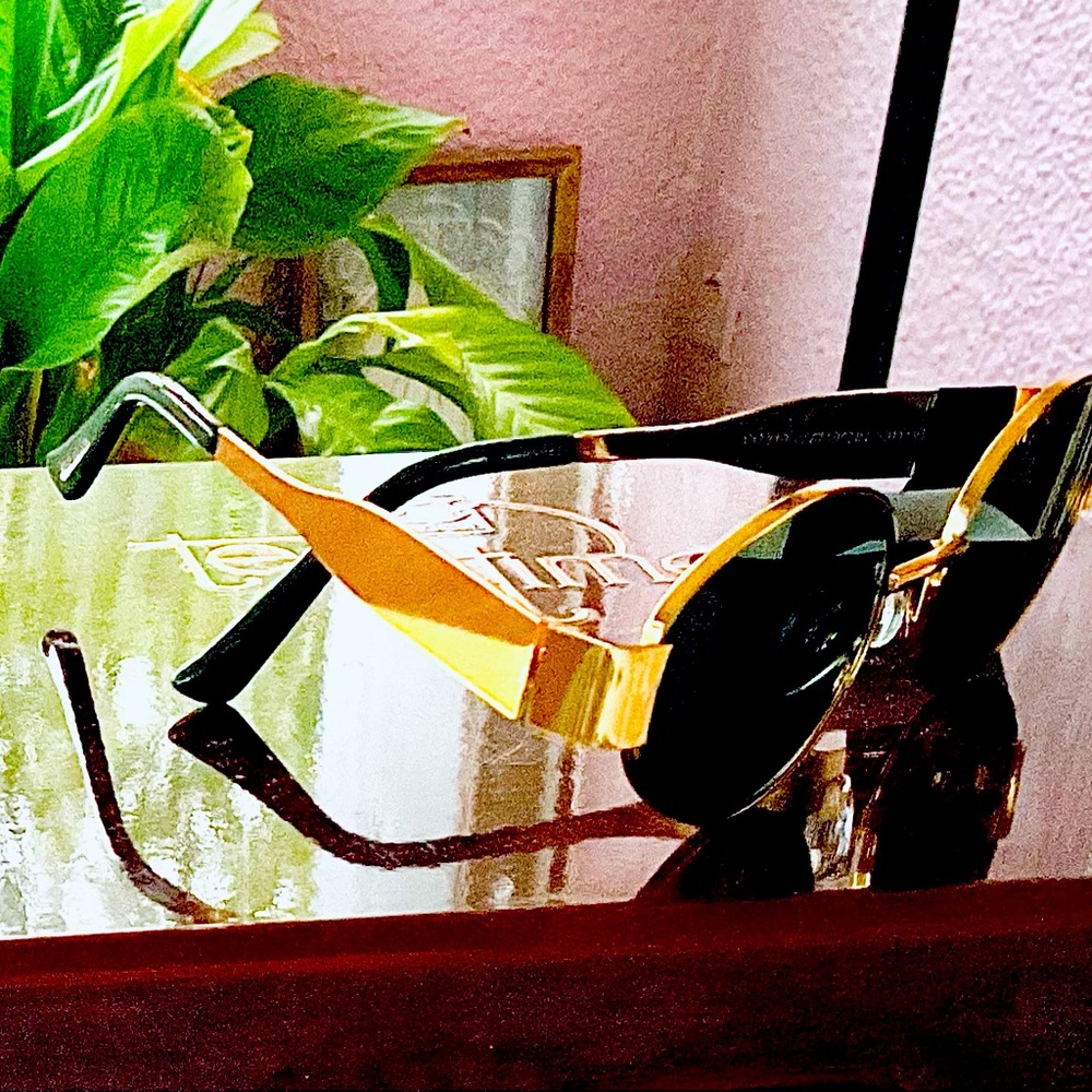 STEVE MADDEN OVAL SUNGLASSES NWT